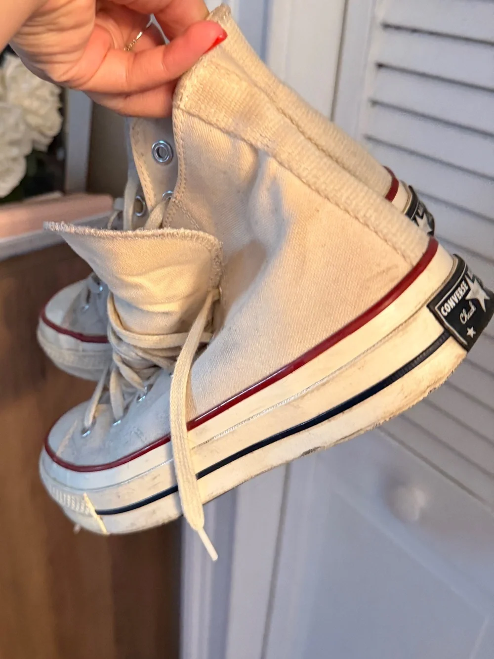 Cream Classic Converse